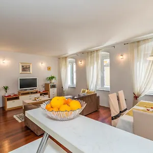 https://apartment-old-town-with-city-view.splithotels.org