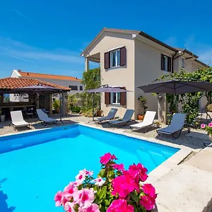 Apartments Bugenvila Brzac , Brzac Horvátország